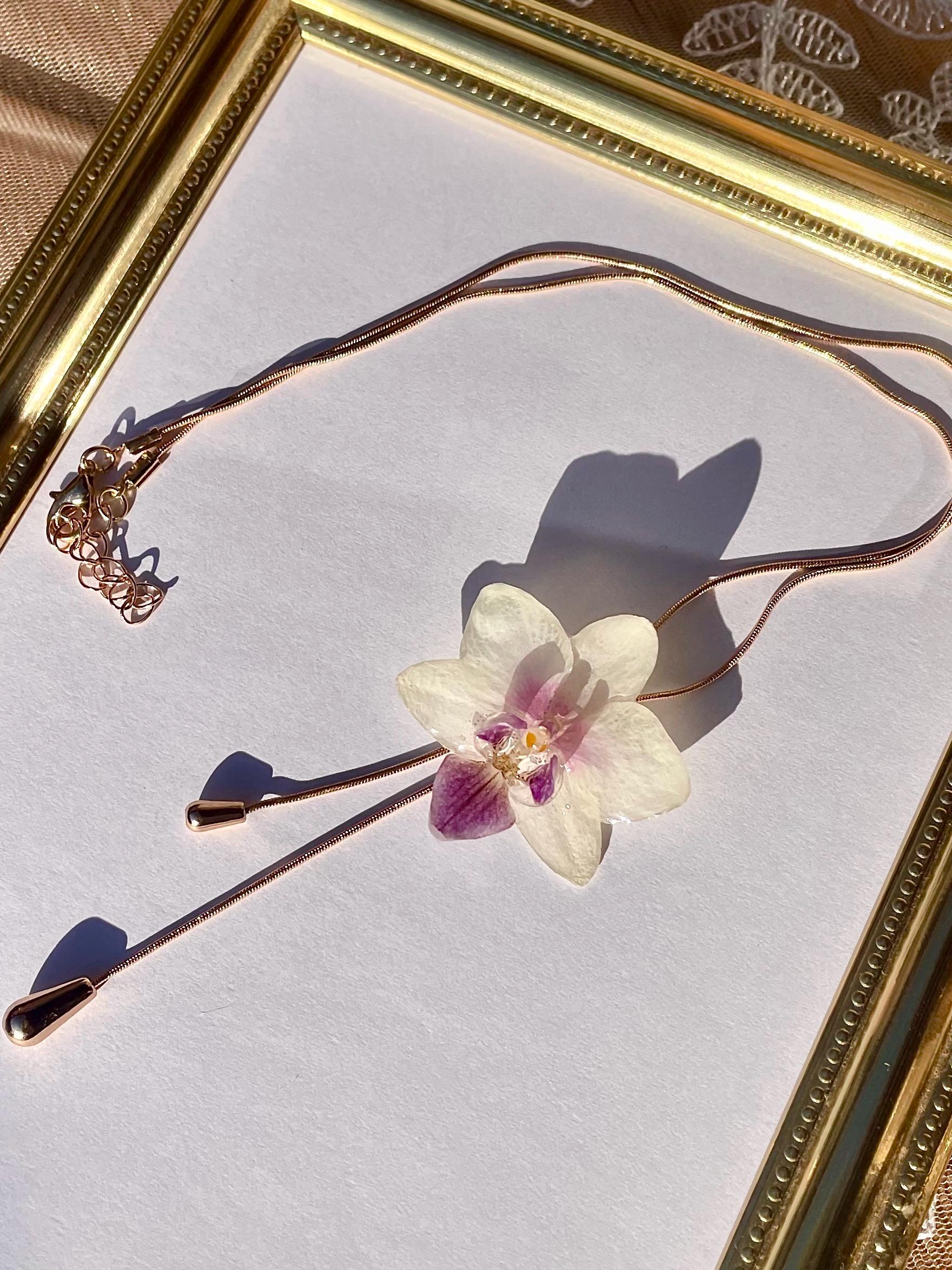 Blüten-Kette - Echte Orchideen-Blüte in Epoxidharz Blumenschmuck- Resin- Boho Naturschmuck Statementkette Orchideenschmuck Blüten-Kette - Echte Orchideen-Blüte in Epoxidharz Blumenschmuck- Resin- Boho Naturschmuck Statementkette Orchideenschmuck von liebsterschmuck