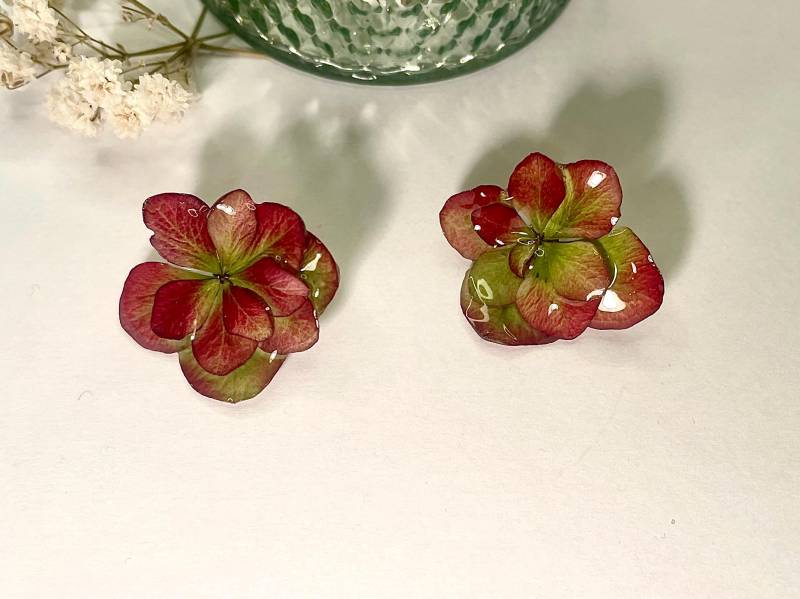Echte Blüten Ohrringe - Echte Hortensien in Epoxidharz Blumenschmuck- Resinschmuck-Blütenschmuck Boho Hochzeit Naturschmuck von liebsterschmuck