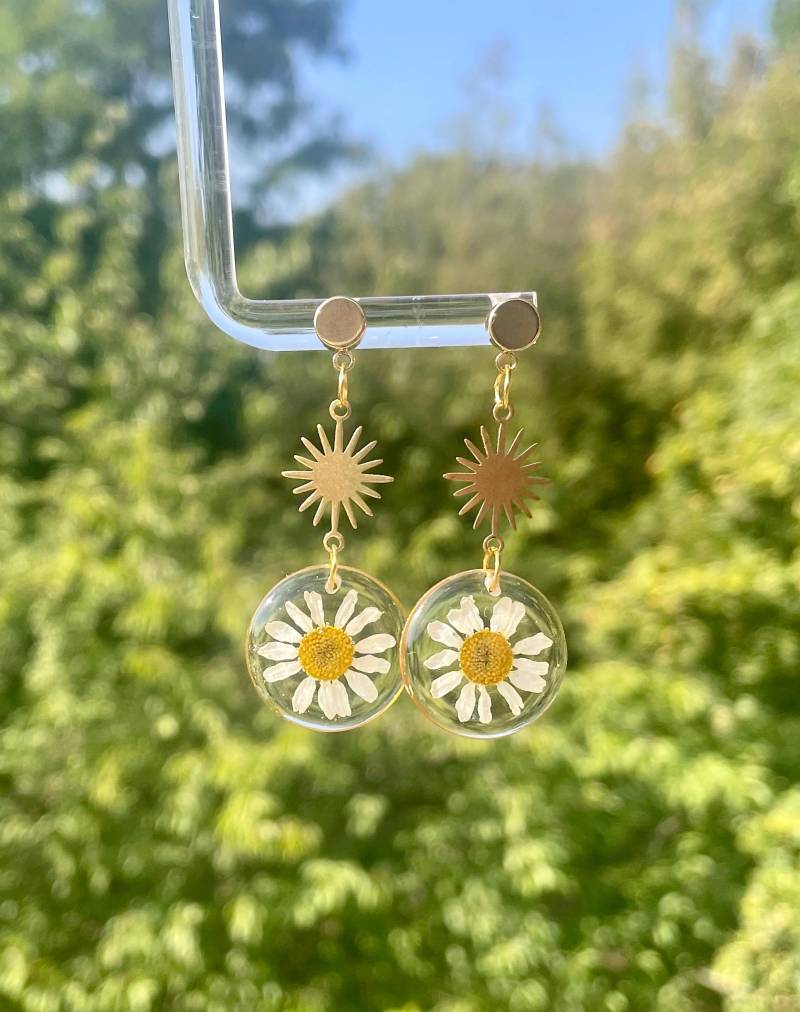 Echte Blüten Ohrringe - Echte Kamillenblüten in Resin Blumenschmuck- Epoxidharz-Blütenschmuck Boho Hochzeitsschmuck Sternanhänger von liebsterschmuck