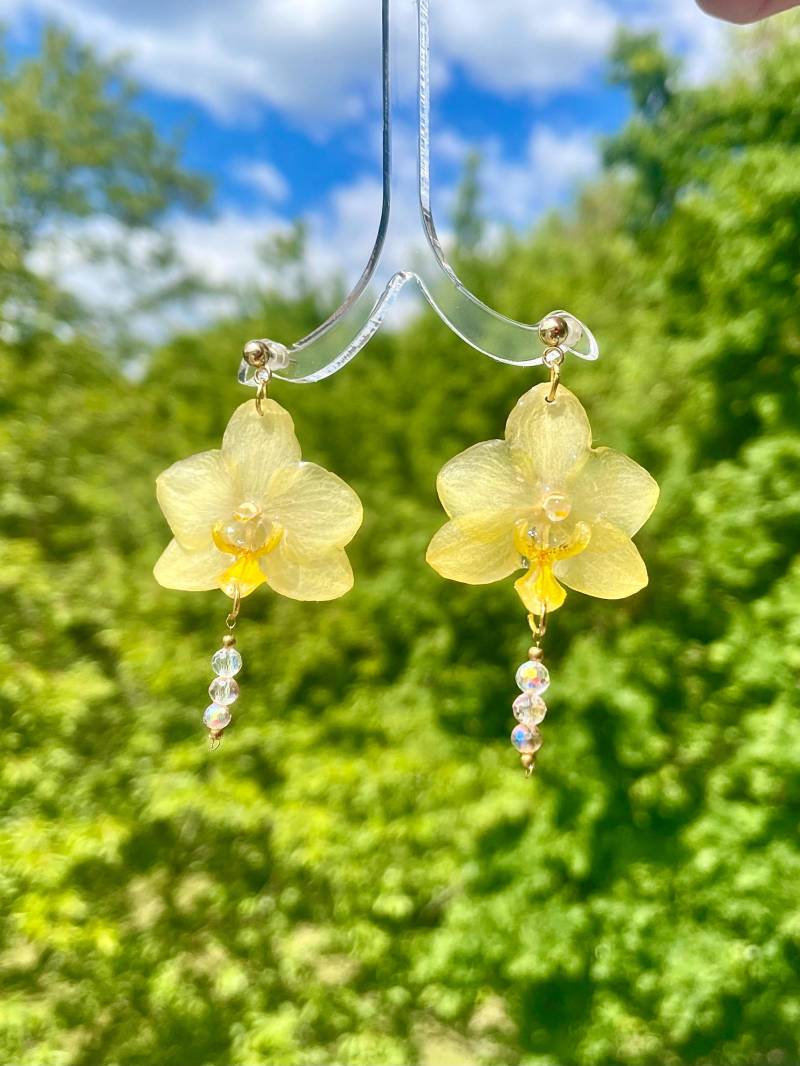 Echte Blüten Ohrringe - Echte Orchideen-Blüten in Epoxidharz Blumenschmuck Blütenschmuck Hochzeit Boho Orchideenschmuck von liebsterschmuck