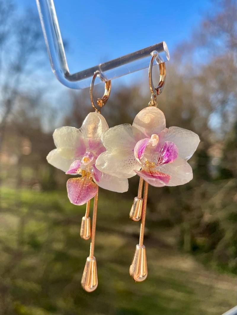 Echte Orchideen Ohrringe - Orchideen-Blüten in Epoxidharz Blumenschmuck Blütenschmuck Hochzeit Boho Orchideenschmuck von liebsterschmuck
