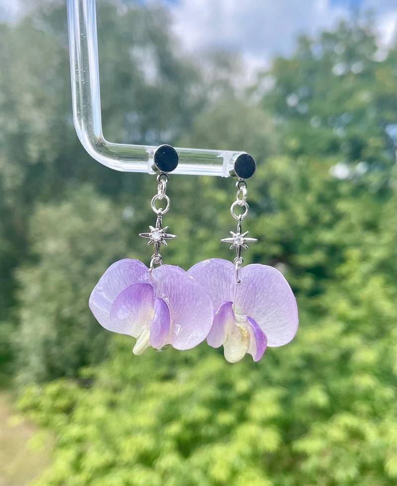 Echte Blüten Ohrringe - Echte Wicken-Blüten in Epoxidharz Blumenschmuck- Blütenschmuck Boho Hochzeitsschmuck Naturschmuck von liebsterschmuck