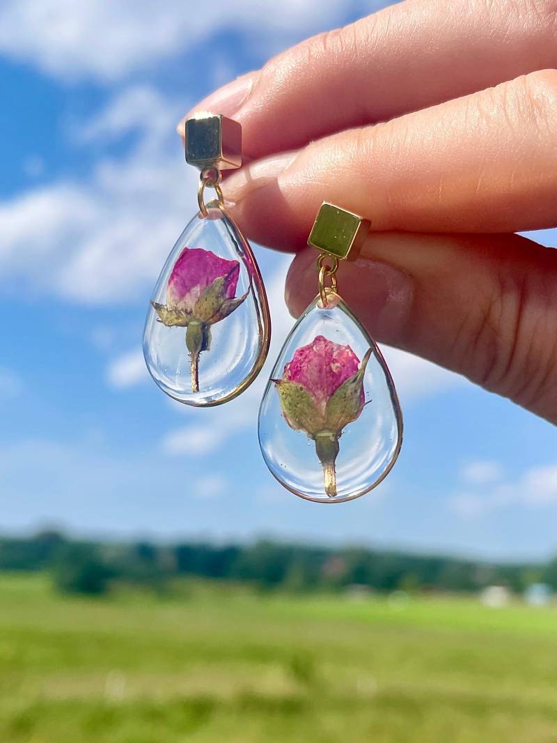Echte Rosenknospen Ohrringe - Echte Rosen-Blüten in Epoxidharz Blumenschmuck -Blütenschmuck Boho Hochzeitsschmuck Naturschmuck von liebsterschmuck