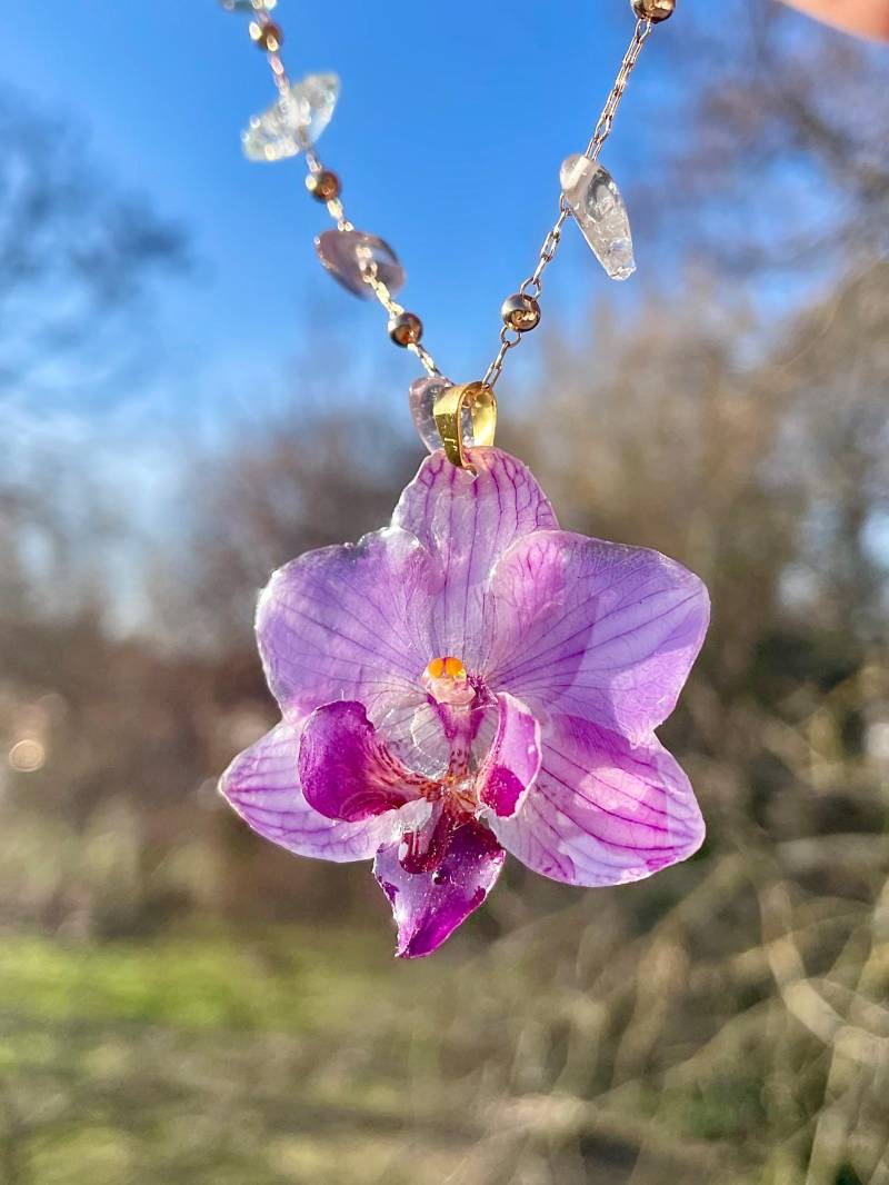 Orchideen -Kette - Echte Orchidee in Epoxidharz Blumenschmuck- Resin- Boho Naturschmuck Statementkette Orchideenschmuck Hochzeit von liebsterschmuck