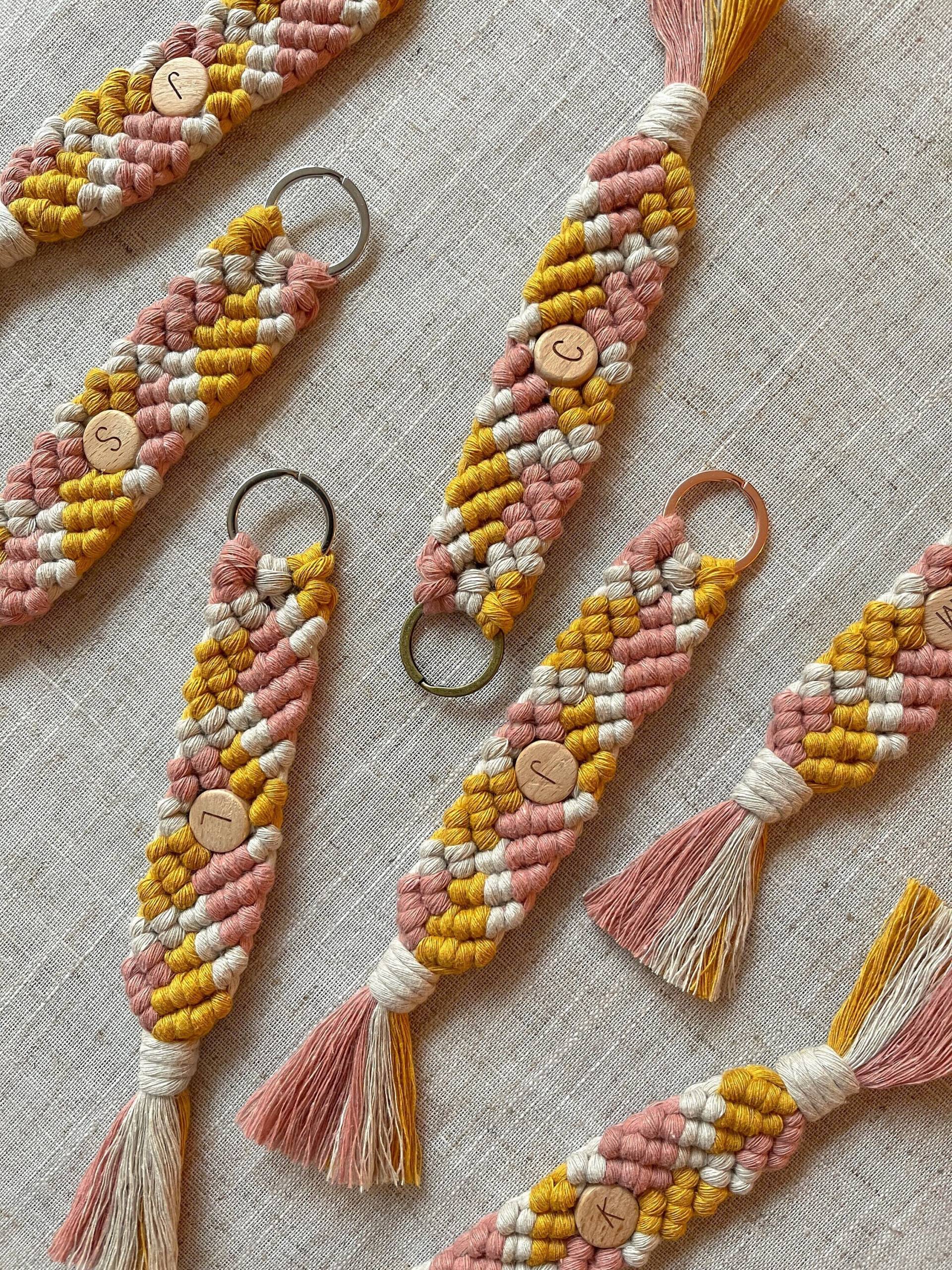 Handgemachter Schlüsselanhänger | Makramee Personalisierbar Handgemachter Schlüsselanhänger | Makramee Personalisierbar von liebsxpialaureen