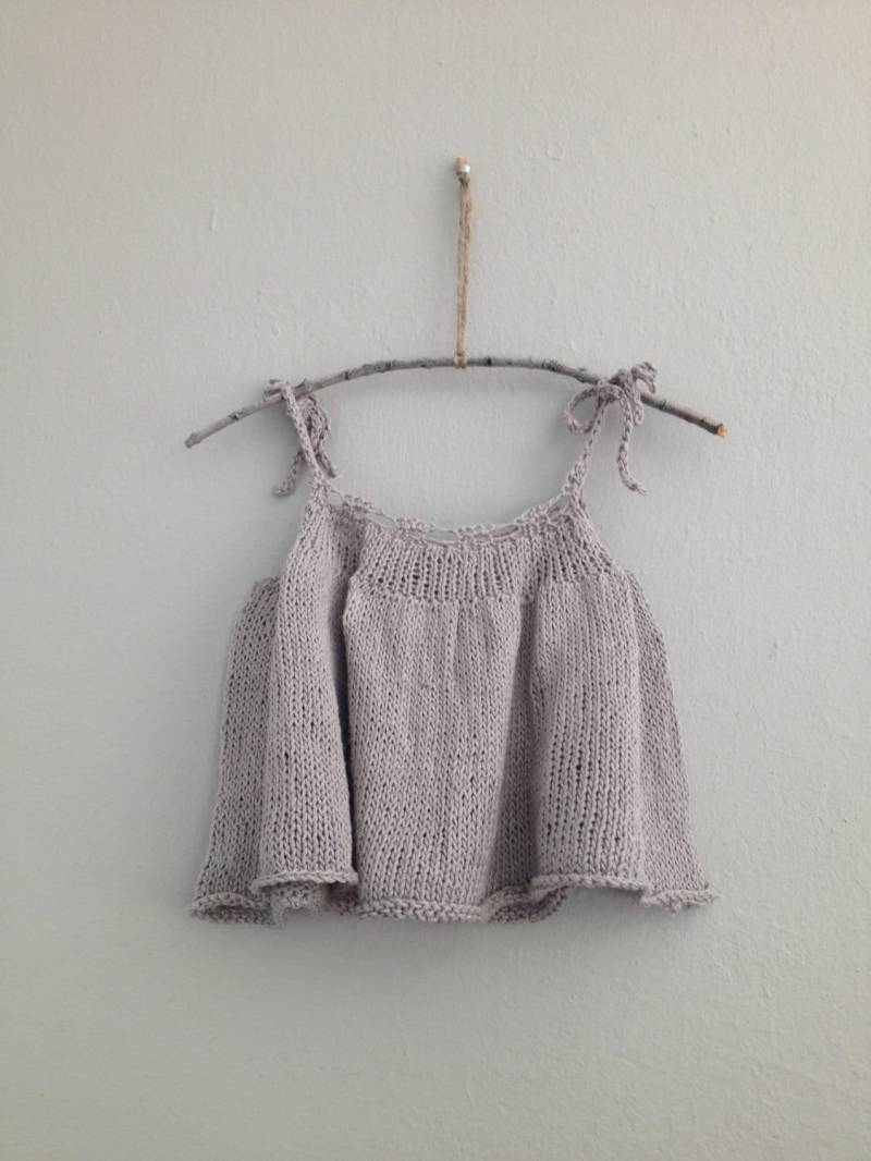 Handgestricktes Leinen Baumwolle Neugeborenen Top - 0-6 Monate Baby Mädchen Natürlicher Sommer Spitzenrand Geburtstagsgeschenk Versandfertig von lienra