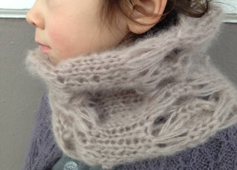 Kleinkind Gugel - Handgestrickt Luftiges Mauve Mohair von lienra