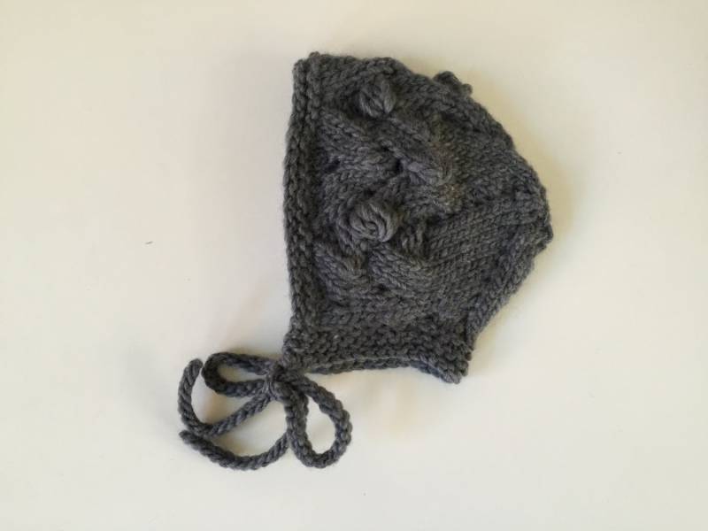 Neugeborenen Bonnet | 0-3 Monate Bio Wolle Neugeborenes Baby Mütze - Hand Stricken Hut 0-3 Monate Eco-Friendly Anthrazit Ready To Ship von lienra