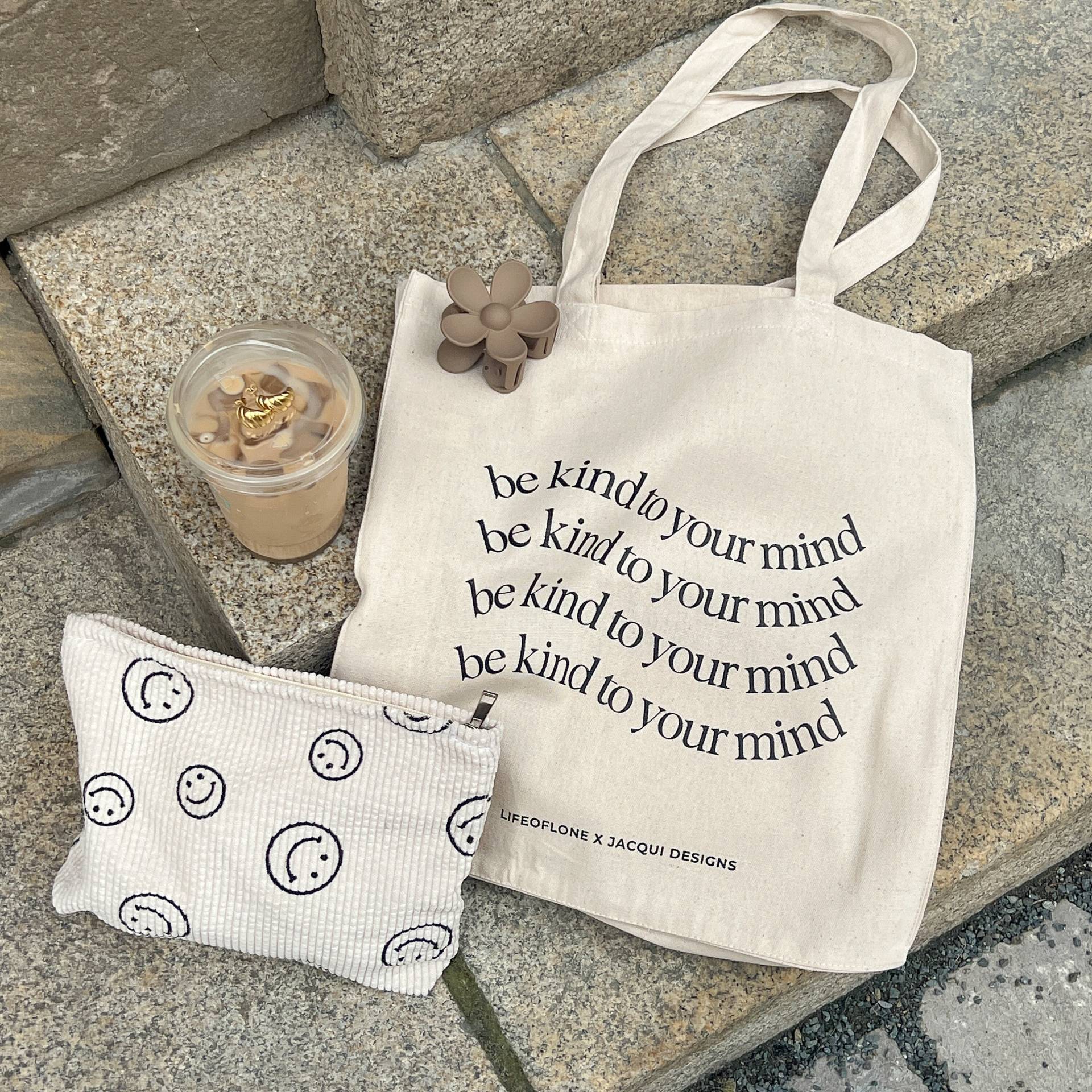 Baumwollbeutel "Be Kind', Jutebeutel, Tasche, Stoffbeutel Baumwollbeutel "Be Kind', Jutebeutel, Tasche, Stoffbeutel von lifeoflone