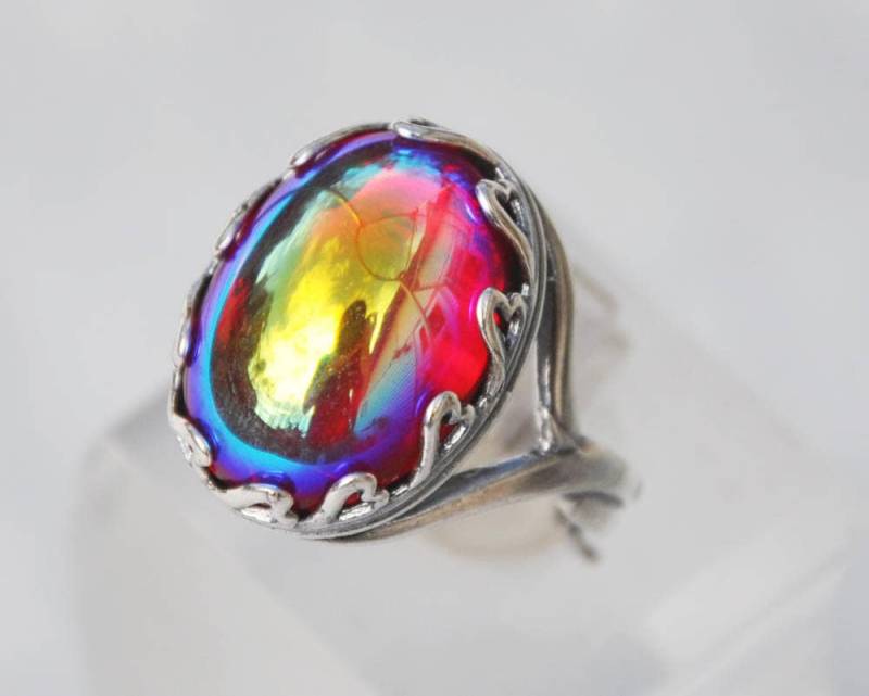 Schillernder Roter Glasring Schillernder Roter Glasring von lightcurves