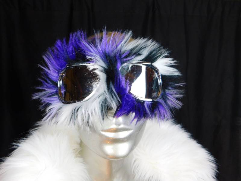 Lila Pelzmonster Staub Brille Tolles Fell Burning Man - Pelzige Fliegerbrille -Pelz Motorradbrille -Purpur Und Schwarze Pelzbrille Lila Pelzmonster Staub Brille Tolles Fell Burning Man - Pelzige Fliegerbrille -Pelz Motorradbrille -Purpur Und Schwarze Pelzbrille von lightupcoats