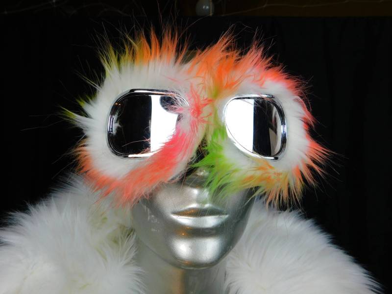Pelzgetrimmte Staub Brille - Regenbogen Farben Pelzige Monster Toller Pelz Burning Man Fliegerbrille -Fur Motorrad Pelzgetrimmte Staub Brille - Regenbogen Farben Pelzige Monster Toller Pelz Burning Man Fliegerbrille -Fur Motorrad von lightupcoats