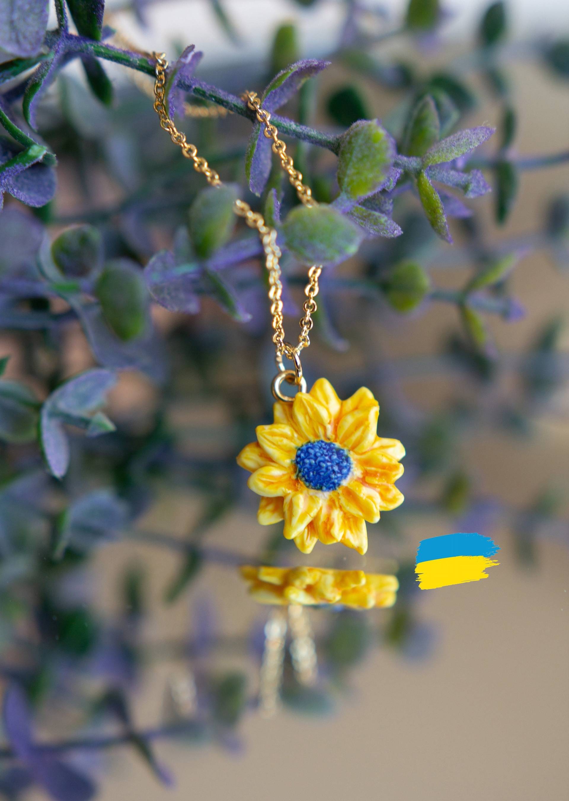 Ukraine Anhänger/ Sonnenblume Schmuck/ Blau, Gelb Blume Anhänger Mit Goldene Halskette/ Profit Gespendet An Die Ukraine/ Blau von liiberdesign