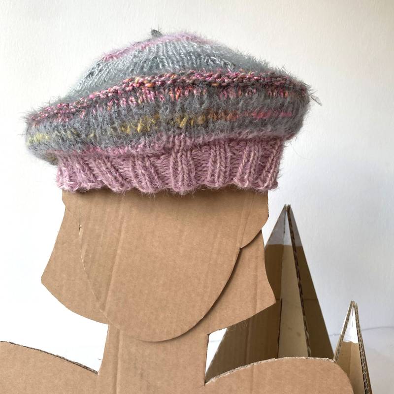 Baskenmütze Grau Rosa Handgestrickt, Tolle Strickmütze Unikat, Leichte Mütze Wollvariationen Upcycling, Damenmütze Strickmustervariationen von likedesign