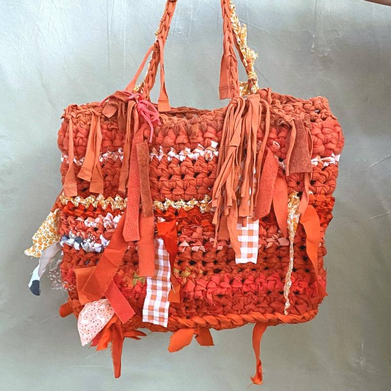 Upcycling Wende-Tasche Aus Stoffstreifen Gehäkelt in Orangetöne, Ausgefallene Sommertasche Zero-Waste, Schultertasche Nachhaltig Gefertigt von likedesign
