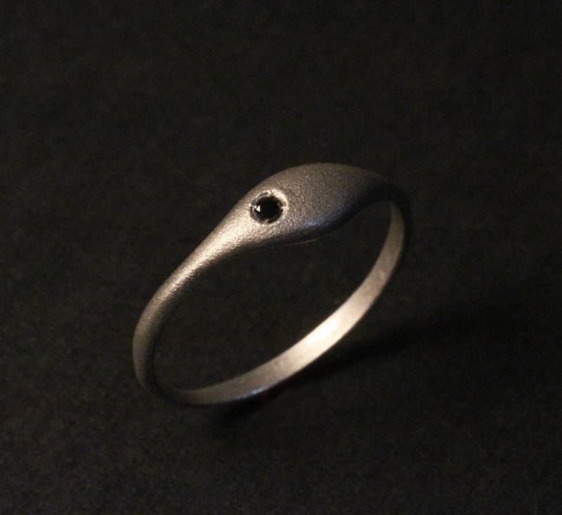 Black Diamant Ring Aus Sterlingsilber Mit Weißgold Rhodiniert Black Diamant Ring Aus Sterlingsilber Mit Weißgold Rhodiniert von likhomanova