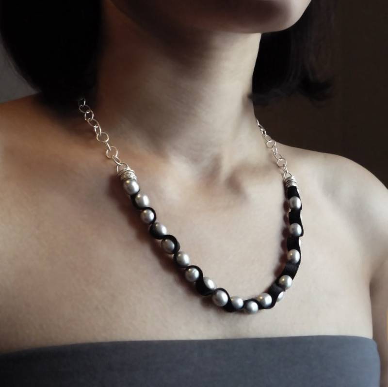 Pearl Silber Und Satin Halskette Pearl Silber Und Satin Halskette von likhomanova