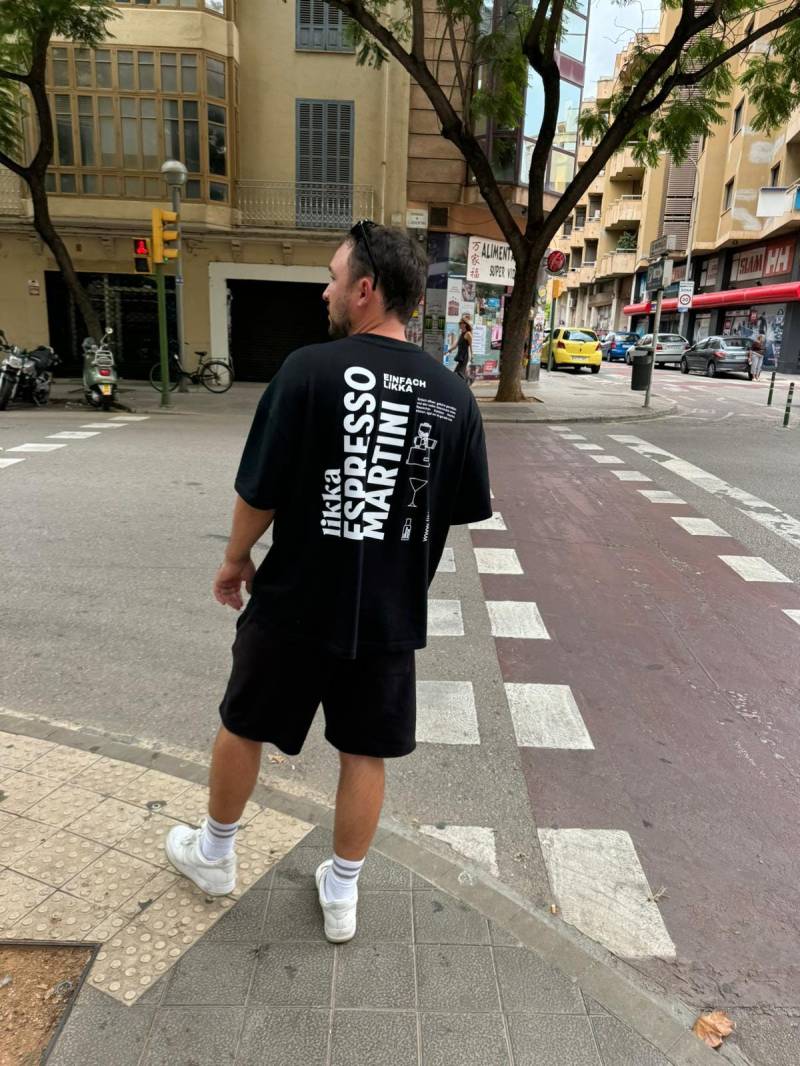 Likka Espresso Martini T-Shirt in Heavy Cotton Shirt Cocktail von likkaDesigns