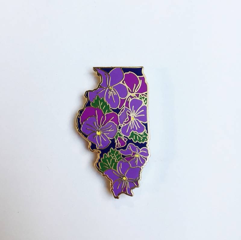 Blümchen Emaille Pin - Zustand Blume Serie Lila Violett Midwest Flair Illinois Chicago Pingame Anstecknadel Il Floral Blümchen Emaille Pin - Zustand Blume Serie Lila Violett Midwest Flair Illinois Chicago Pingame Anstecknadel Il Floral von lilboatboutique