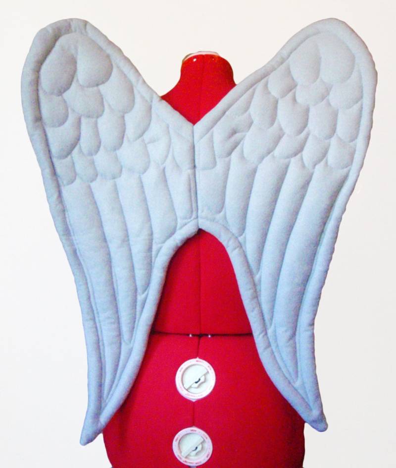 stabile Engelsflügel in Zwei Grautönen Zur Auswahl. Zwei Größen von lilecreations