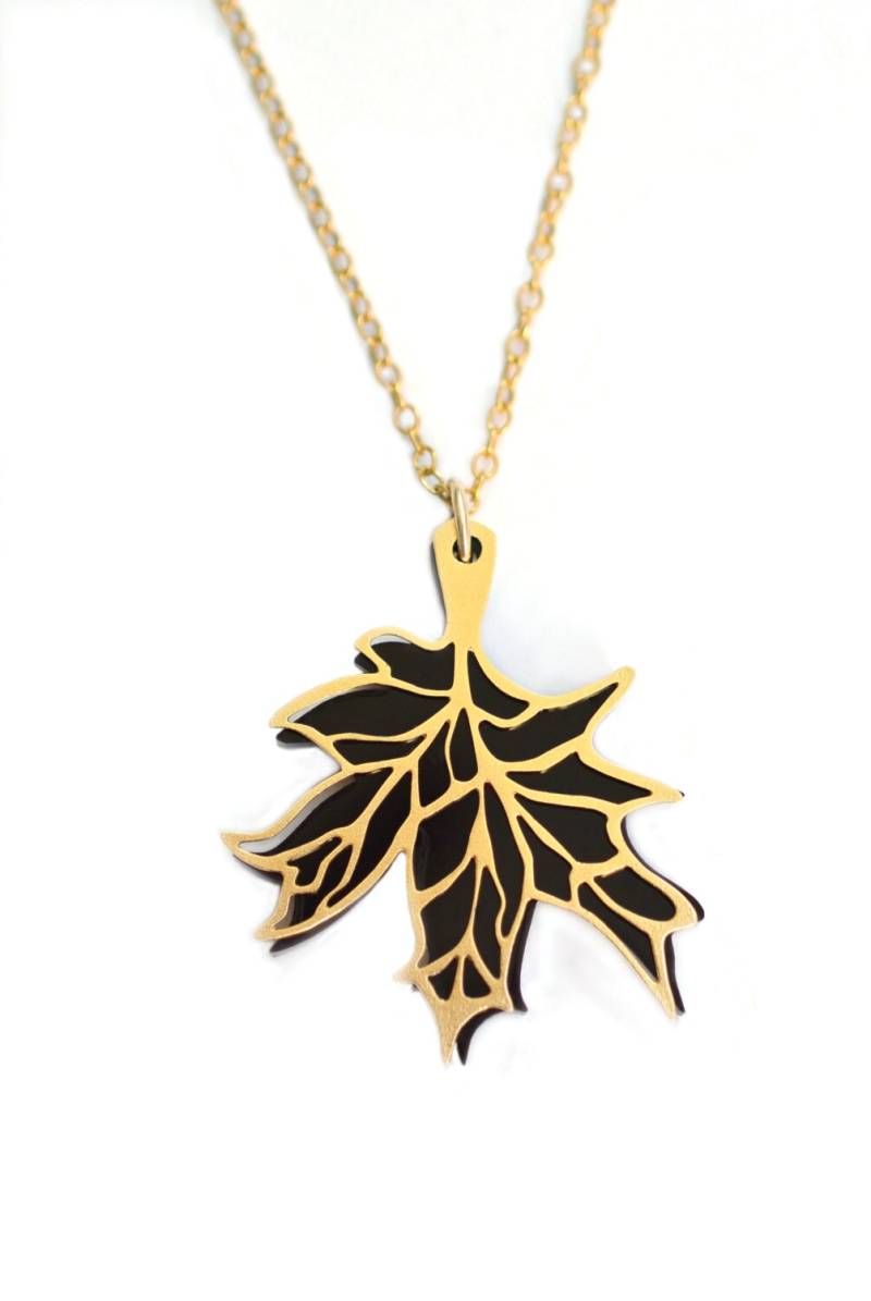 Herbstblatt Halskette, Schwarzes Blatt, Blatt Anhänger, Geschenk Für Mutter, Ahornblatt Mit Goldener Umrandung Anhänger von lilianadesign