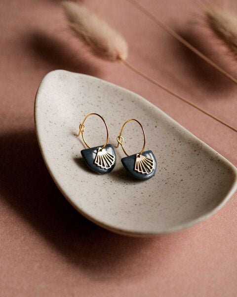 lille mus Creolen 'Halbkreis Fächer' aus Porzellan und 925 Silber / vergoldet von lille mus