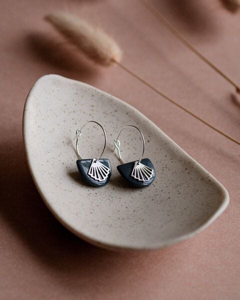 lille mus Creolen 'Halbkreis Fächer' aus Porzellan und 925 Silber / vergoldet von lille mus