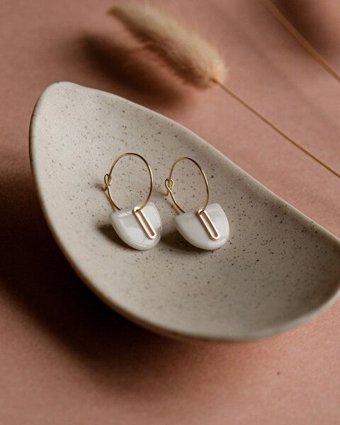 lille mus Creolen 'Halbkreis Oval' aus Porzellan und 925 Silber / vergoldet von lille mus