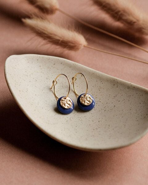 lille mus Creolen 'Mondplättchen' aus Porzellan und 925 Silber / vergoldet von lille mus