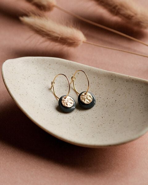 lille mus Creolen 'Mondplättchen' aus Porzellan und 925 Silber / vergoldet von lille mus