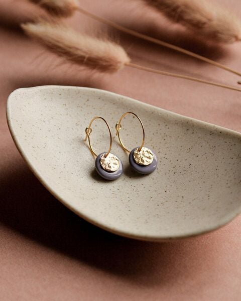 lille mus Creolen 'Mondplättchen' aus Porzellan und 925 Silber / vergoldet von lille mus