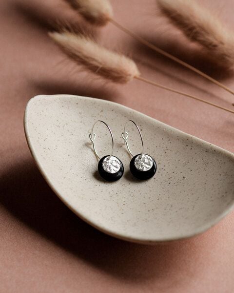 lille mus Creolen 'Mondplättchen' aus Porzellan und 925 Silber / vergoldet von lille mus