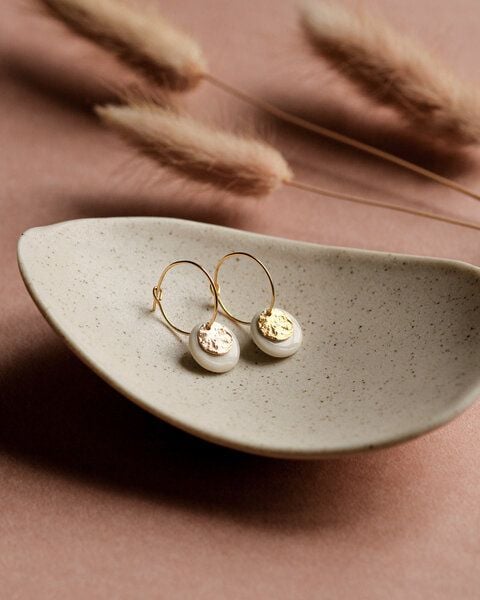 lille mus Creolen 'Mondplättchen' aus Porzellan und 925 Silber / vergoldet von lille mus