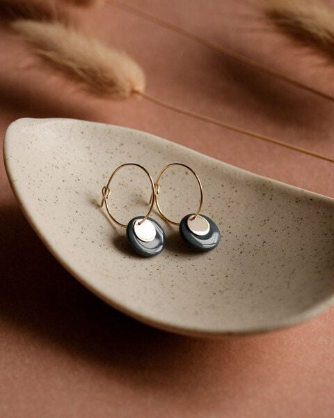 lille mus Creolen 'Plättchen' aus Porzellan und 925 Silber / vergoldet von lille mus