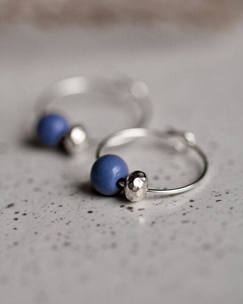 lille mus Creolen 'Porzellanperle' aus Porzellan und 925 Silber / vergoldet von lille mus