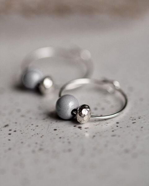 lille mus Creolen 'Porzellanperle' aus Porzellan und 925 Silber / vergoldet von lille mus