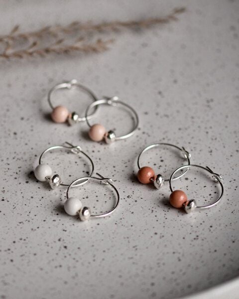 lille mus Creolen 'Porzellanperle' aus Porzellan und 925 Silber / vergoldet von lille mus