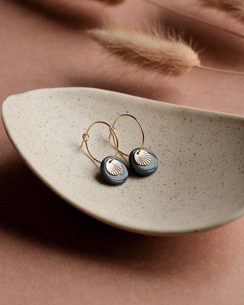 lille mus Creolen 'Sonnenplättchen' aus Porzellan und 925 Silber / vergoldet von lille mus