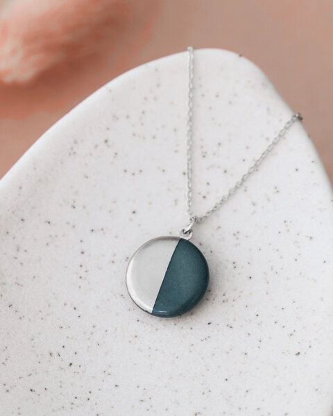 lille mus Halskette mit Porzellananhänger 'Halbkreis' Porzellanschmuck SILBER von lille mus