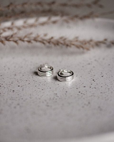 lille mus Mini-Creolen 'Streifen' 925 Silber / vergoldet von lille mus