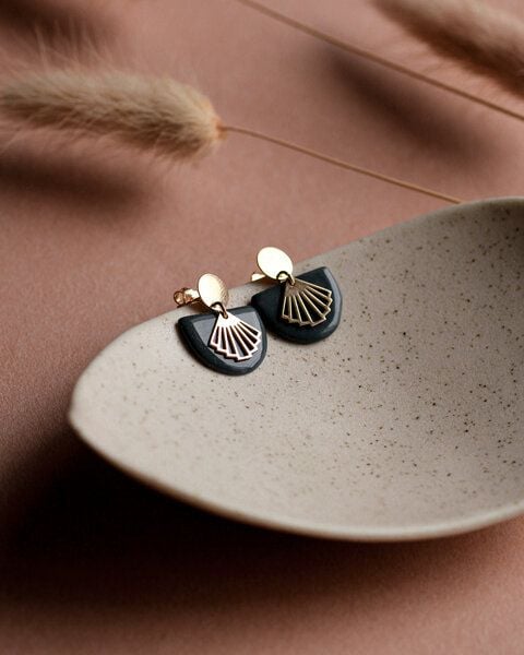 lille mus Ohrstecker 'Halbkreis Fächer' aus Porzellan und 925 Silber / vergoldet von lille mus