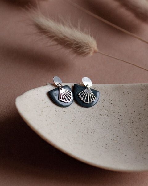 lille mus Ohrstecker 'Halbkreis Fächer' aus Porzellan und 925 Silber / vergoldet von lille mus