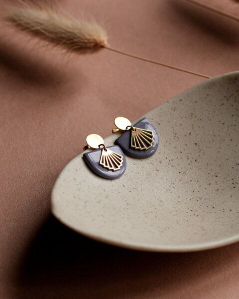 lille mus Ohrstecker 'Halbkreis Fächer' aus Porzellan und 925 Silber / vergoldet von lille mus