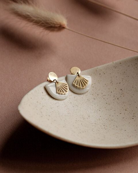 lille mus Ohrstecker 'Halbkreis Fächer' aus Porzellan und 925 Silber / vergoldet von lille mus