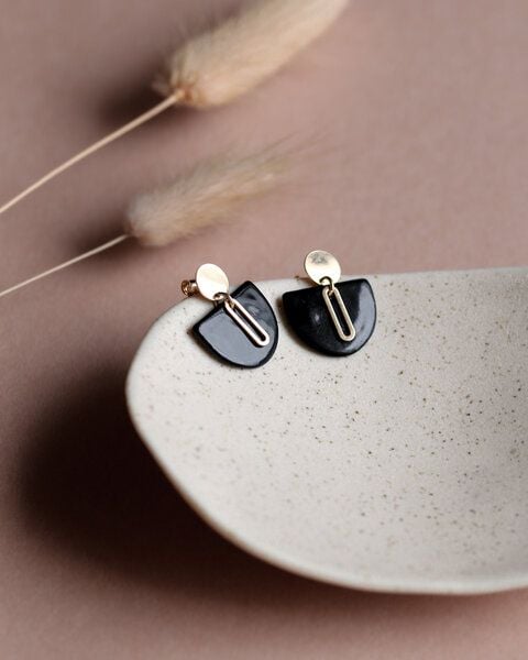 lille mus Ohrstecker 'Halbkreis Oval' aus Porzellan und 925 Silber / vergoldet von lille mus