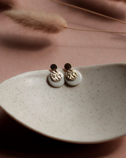 lille mus Ohrstecker 'Mondplättchen' aus Porzellan und 925 Silber / vergoldet von lille mus