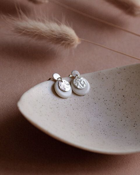 lille mus Ohrstecker 'Mondplättchen' aus Porzellan und 925 Silber / vergoldet von lille mus