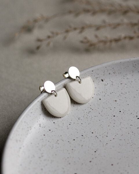 lille mus Ohrstecker 'Porzellanplätchen Halbkreis' von lille mus