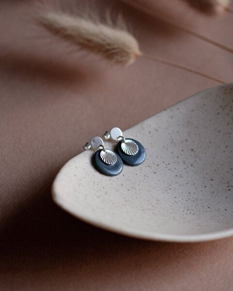 lille mus Ohrstecker 'Sonnenplättchen' aus Porzellan und 925 Silber / vergoldet von lille mus