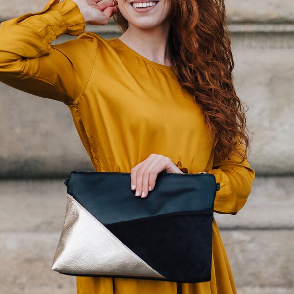 lille mus Vegane Geo-Tasche GESINA mit Umhängeriemen aus Samt und Kunstleder Schwarz/Gold von lille mus